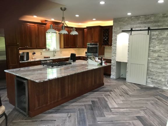 Our customer wanted to enlarge the kitchen and utilize the most out of the area. They also wanted to modernize their living space.